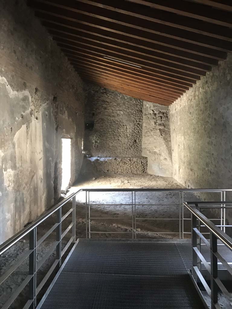 VII 1 8 Pompeii April 2019 Room 8 Womens Baths Anteroom Now Roofed